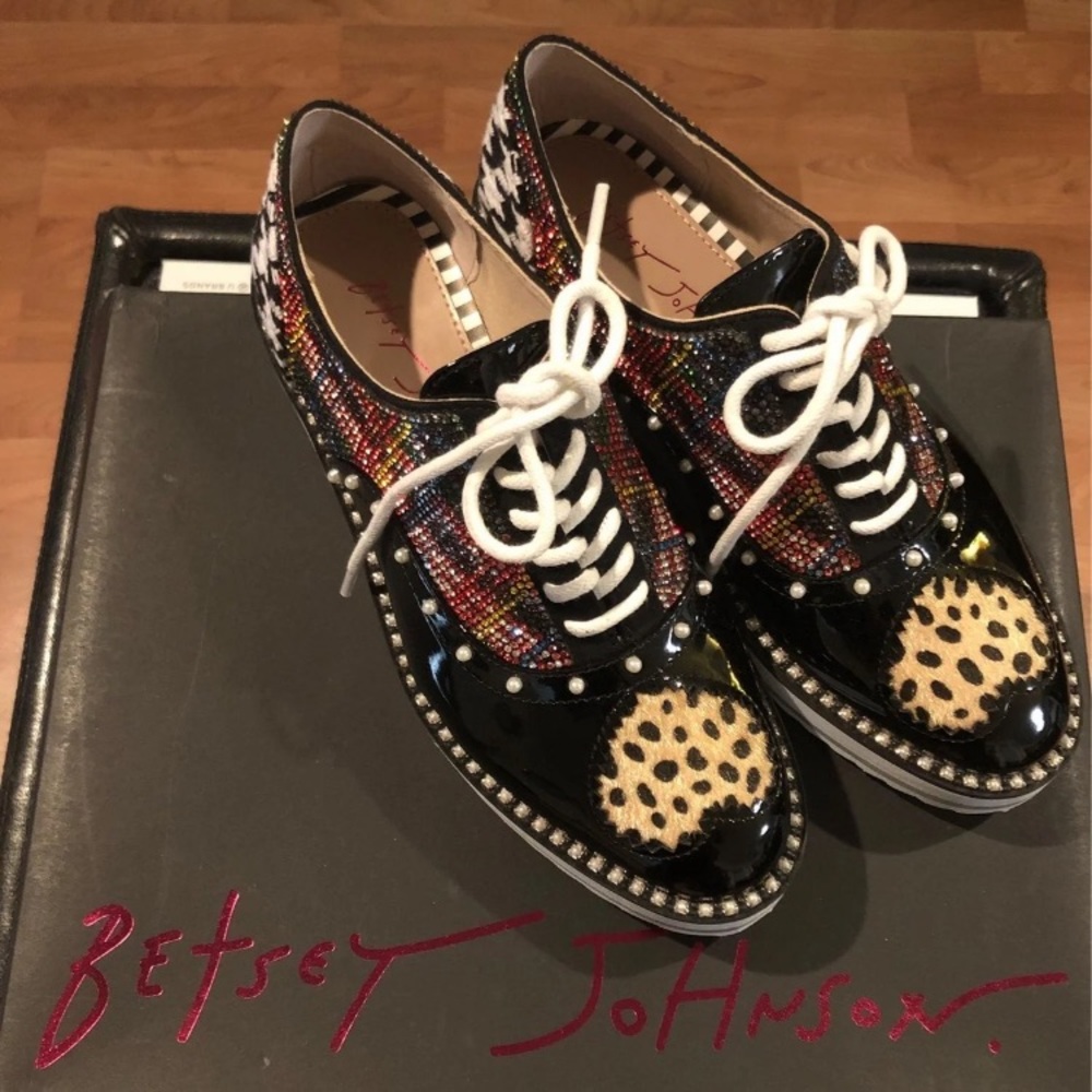 New Betsy Johnson Fun Shoes, SZ 5